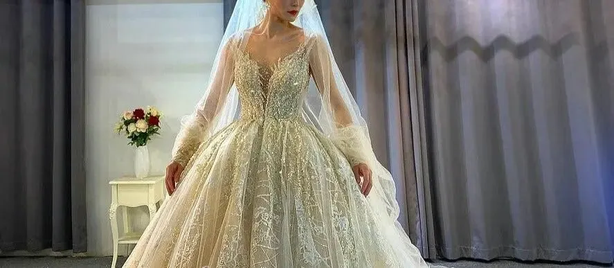 2023 New Design Wedding Dress With Lace Cape