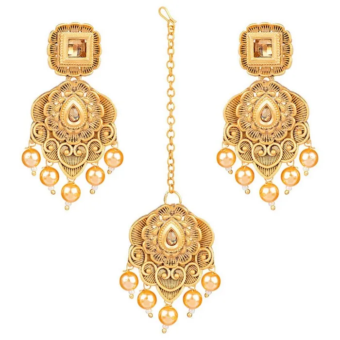 Alloy Choker Necklace Set with Earrings and Maang Tikka in Gold