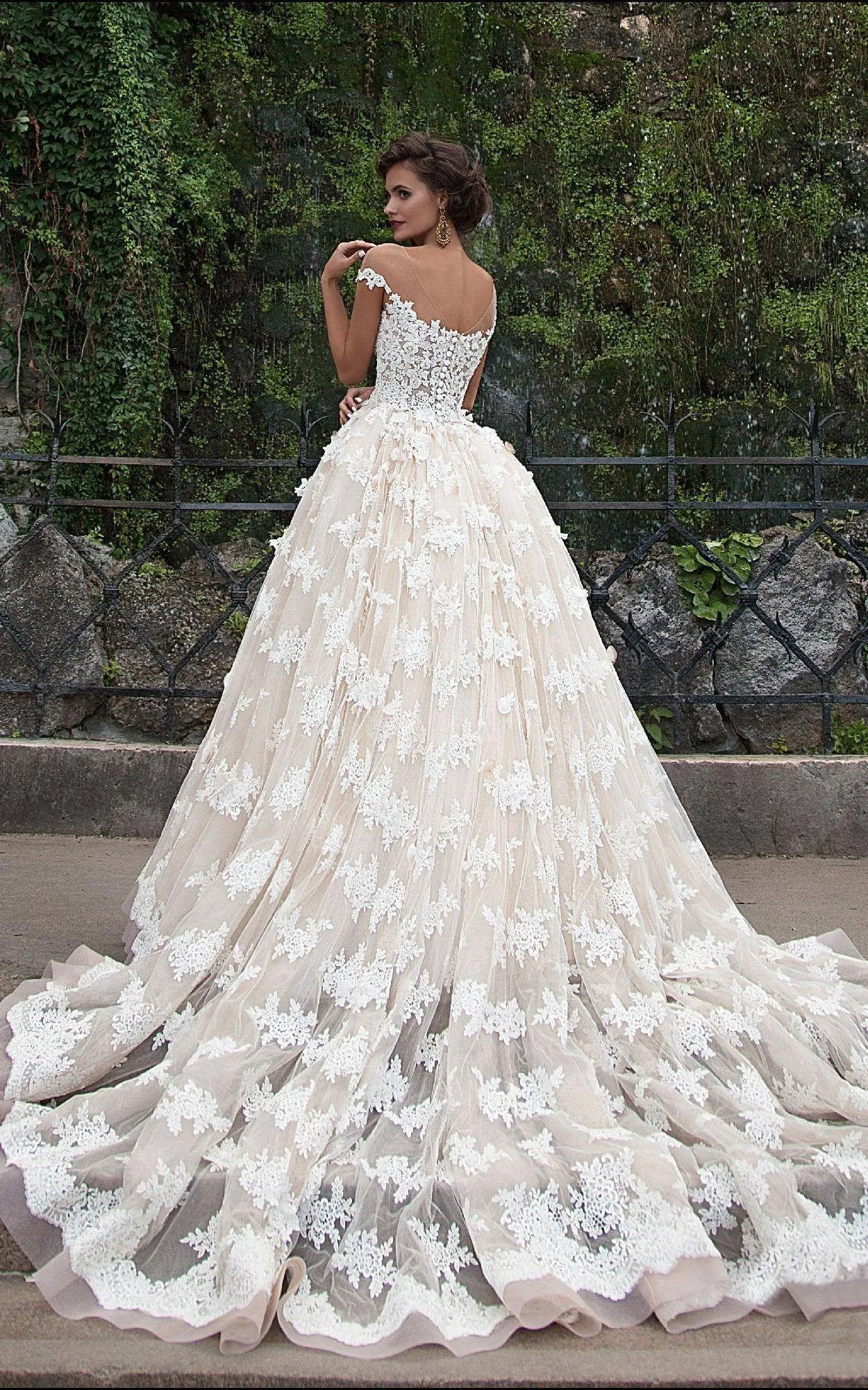 Ball Gown Mini Jewel Bell Illusion Beading Appliques Flower Illusion Flower Chapel Train Button Illusion Tulle Lace Dress-713456