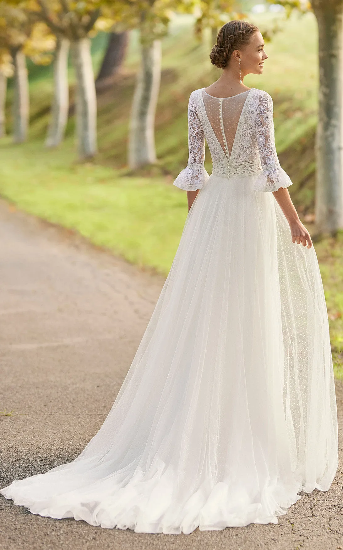 Bohemian A-Line V-neck Tulle Wedding Dress With Button Back And Appliques-716726