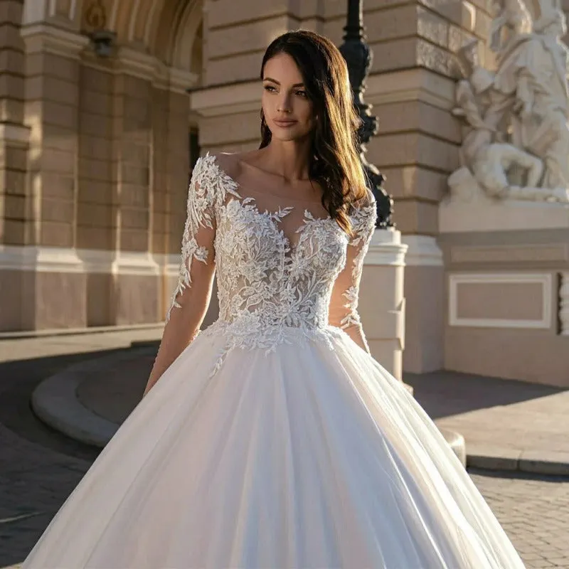 Elegant Pearls Beadings Applique Ball Gown Wedding Dress